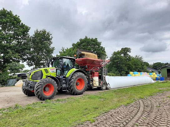 Mobile Getreidemühle im Einsatz